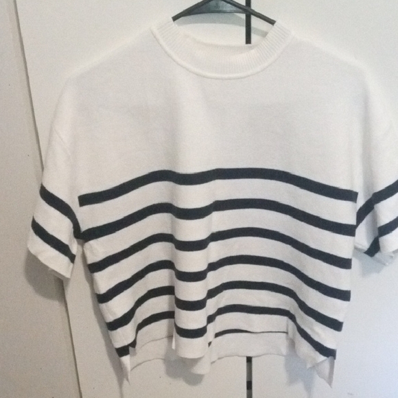 Abercrombie & Fitch Kids Tee - White and Navy Stripes - Picture 4 of 6